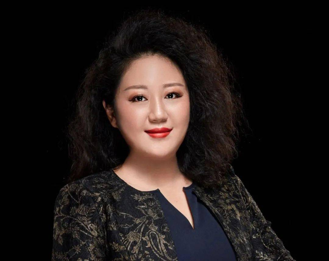 《海南新闻》《886新闻晚高峰》节目播音员,《丝路书香》节目主持人