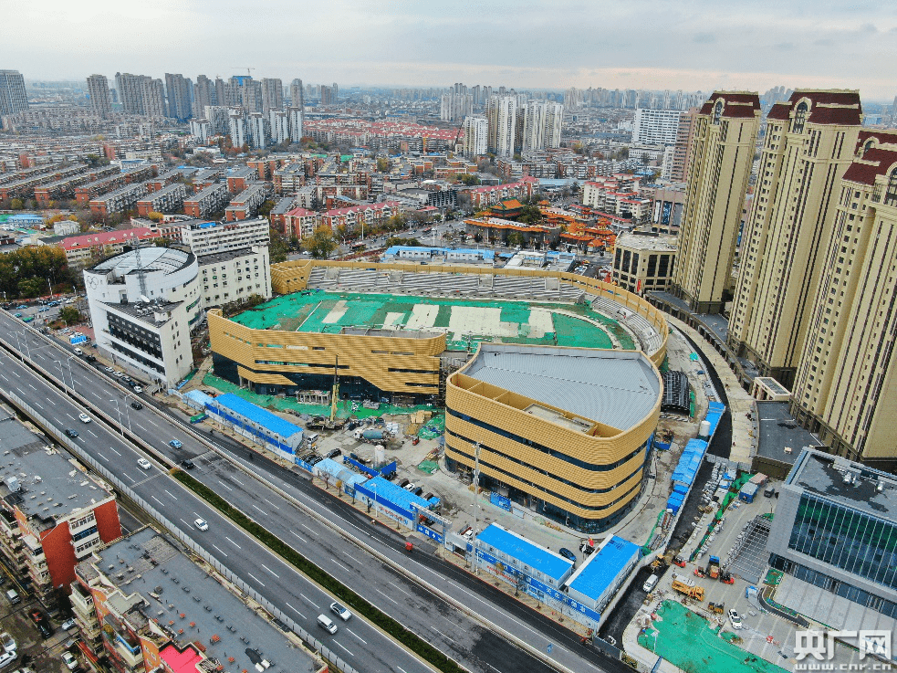 天津市河东体育场改扩建项目幕墙安装完成