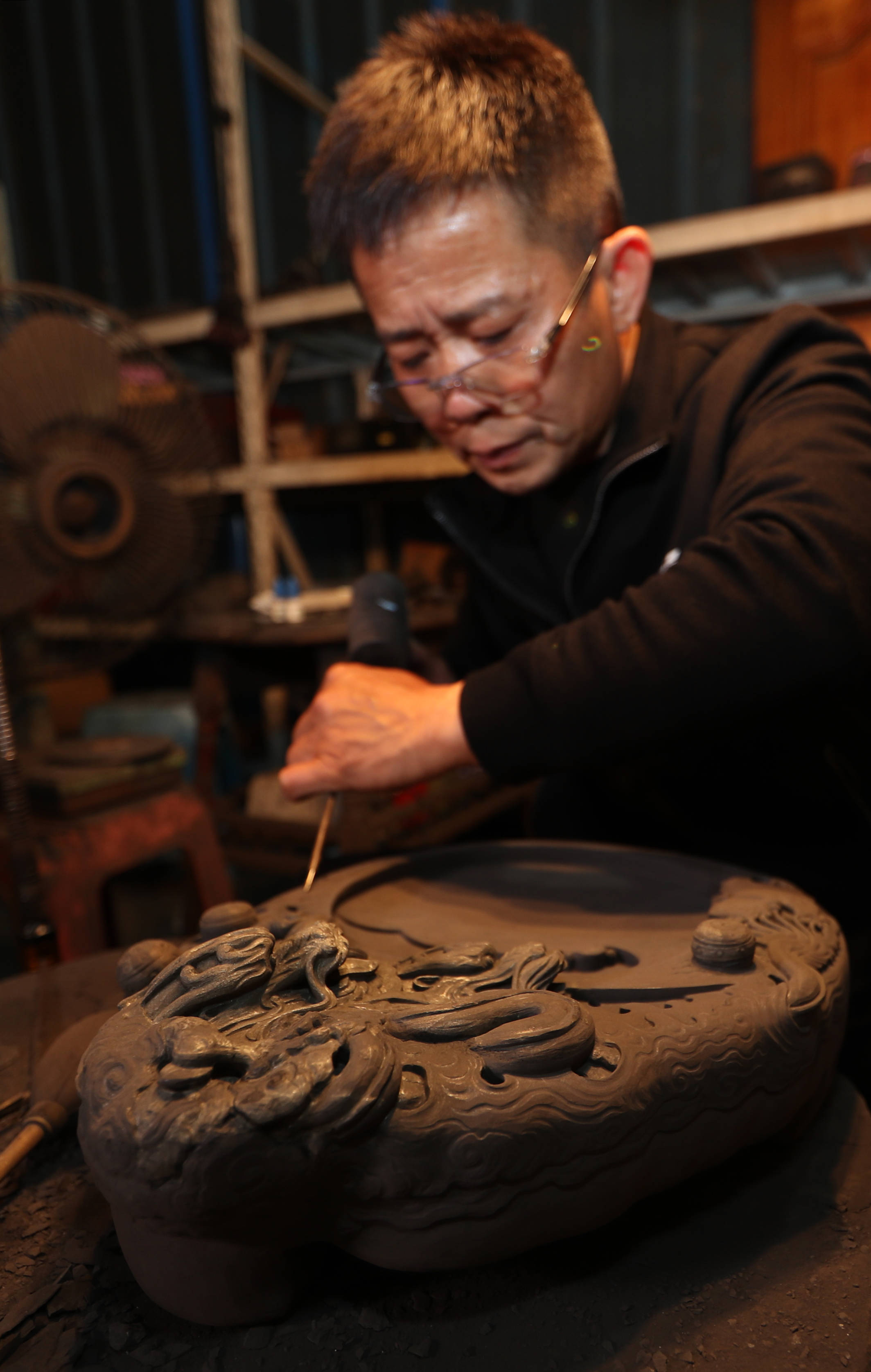 贵州岑巩:巧手制砚 点石成金