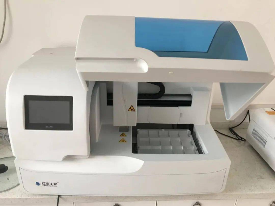 固定布局工具条上设置固定宽高背景可以设置被包含可以完美对齐背景图