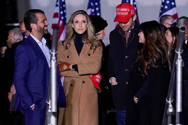 2014年,劳拉嫁给特朗普的二儿子埃里克·特朗普(eric trump).