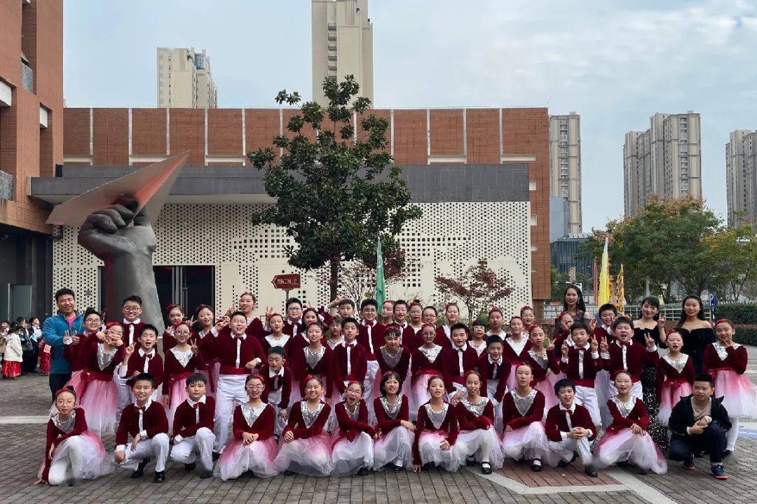 喜报建邺实验小学童童合唱团荣获区合唱比赛一等奖