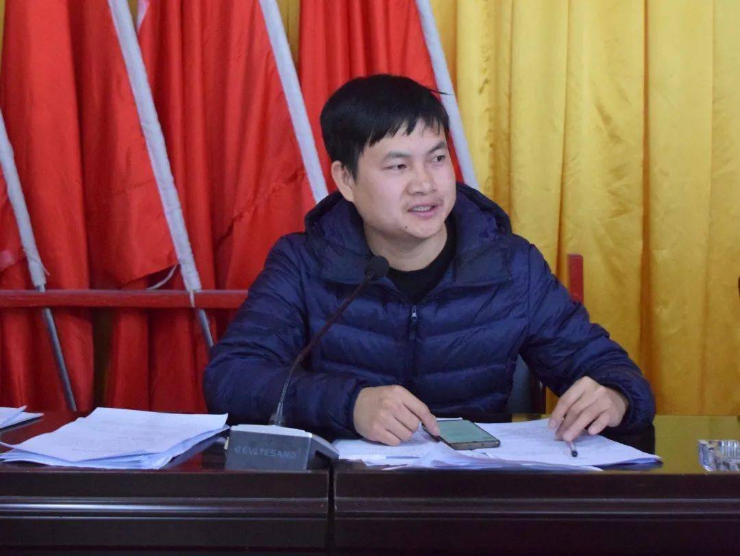 咬定青山不放松丨荷塘乡召开脱贫攻坚工作推进会