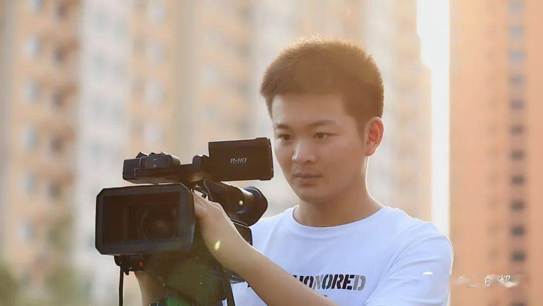 致敬最可爱的人吕超一路向前永不停歇