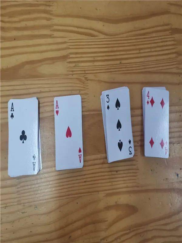 扑克牌玩法倒梯形图片