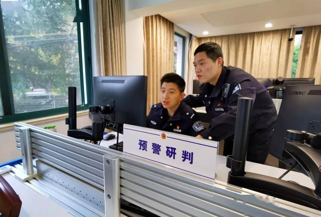 【上海公安大调研】多措并举,让这条道路更加"宜商,宜居,宜行"_手机