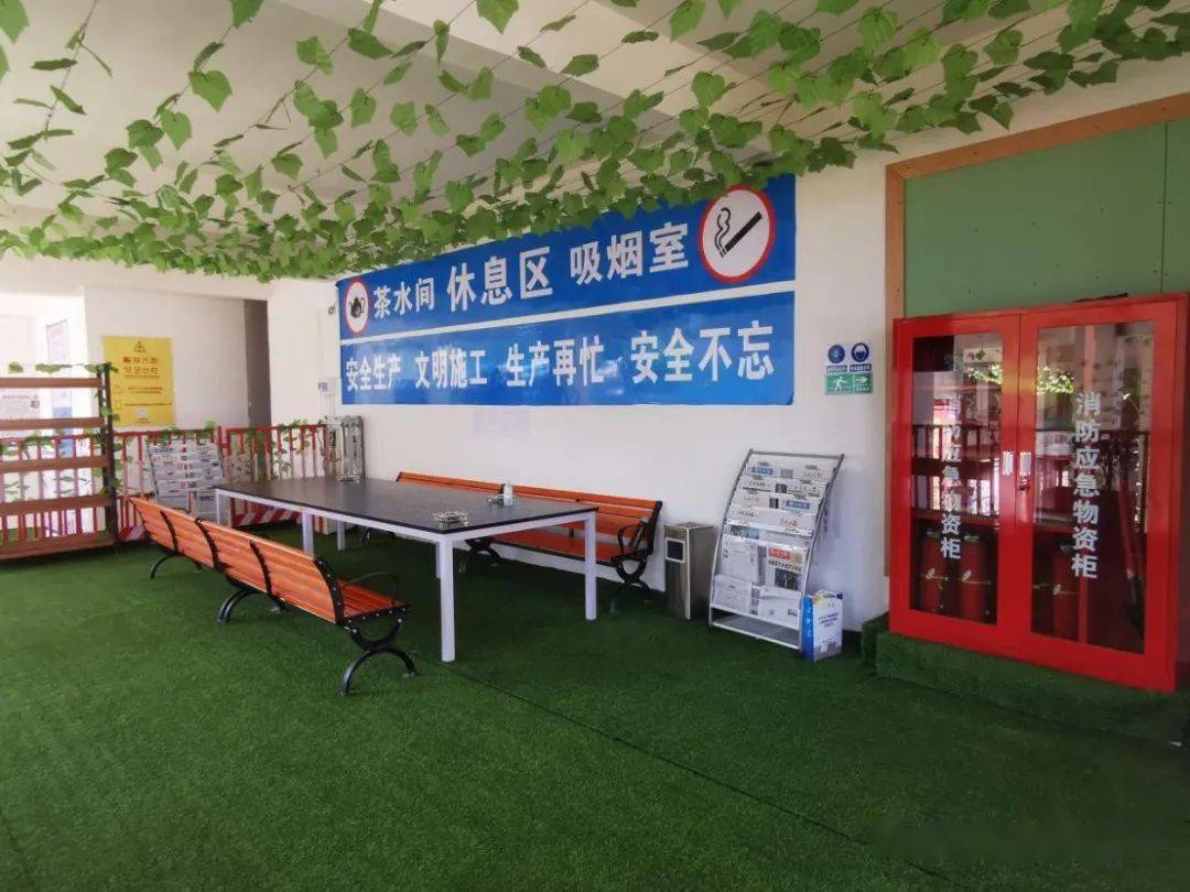 茶水間和休息區膳食加熱區垃圾分類施工樓層消防栓,滅火器與應急燈