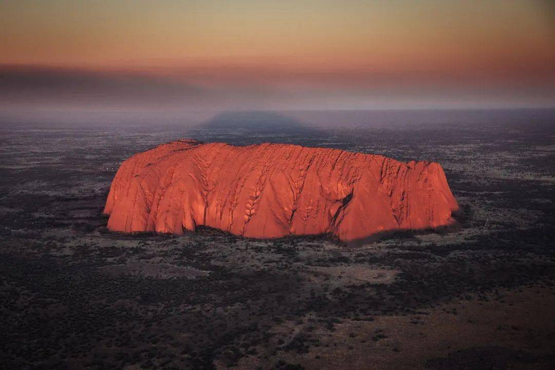 艾尔斯岩(ayers rock),又名艾尔斯巨石,乌鲁鲁岩石(uluru,澳大利亚原