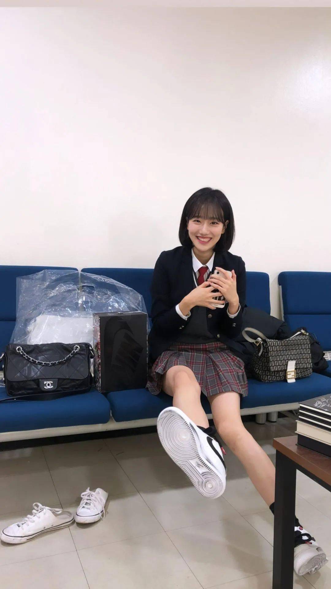 最新李娜恩穿上权志龙联名鞋