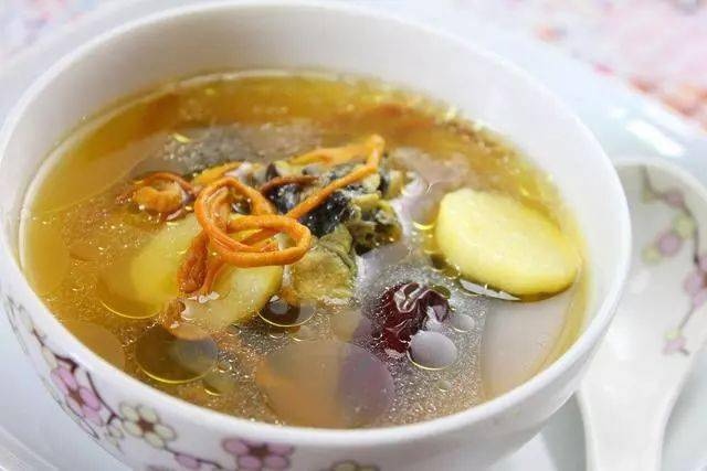 仔细观察,总能在人们的餐桌上发现各式各样让人食指大动的靓汤.