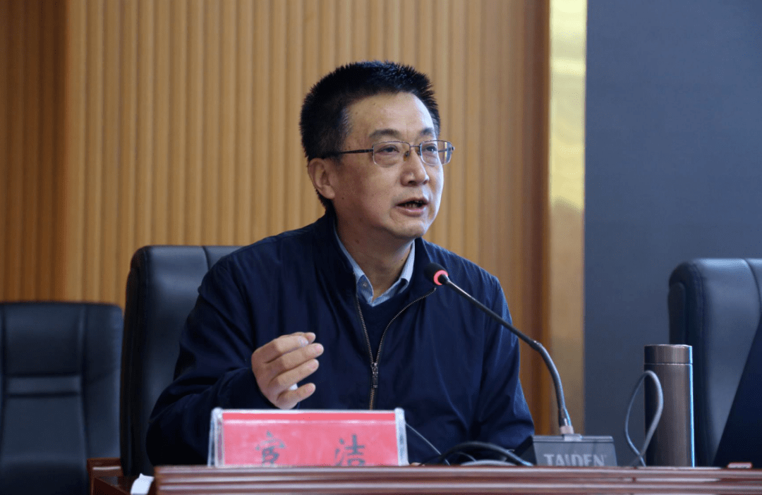 讲授《加强作风建设 勇于担当作为》#市委党校常务副校长屈小红:通报