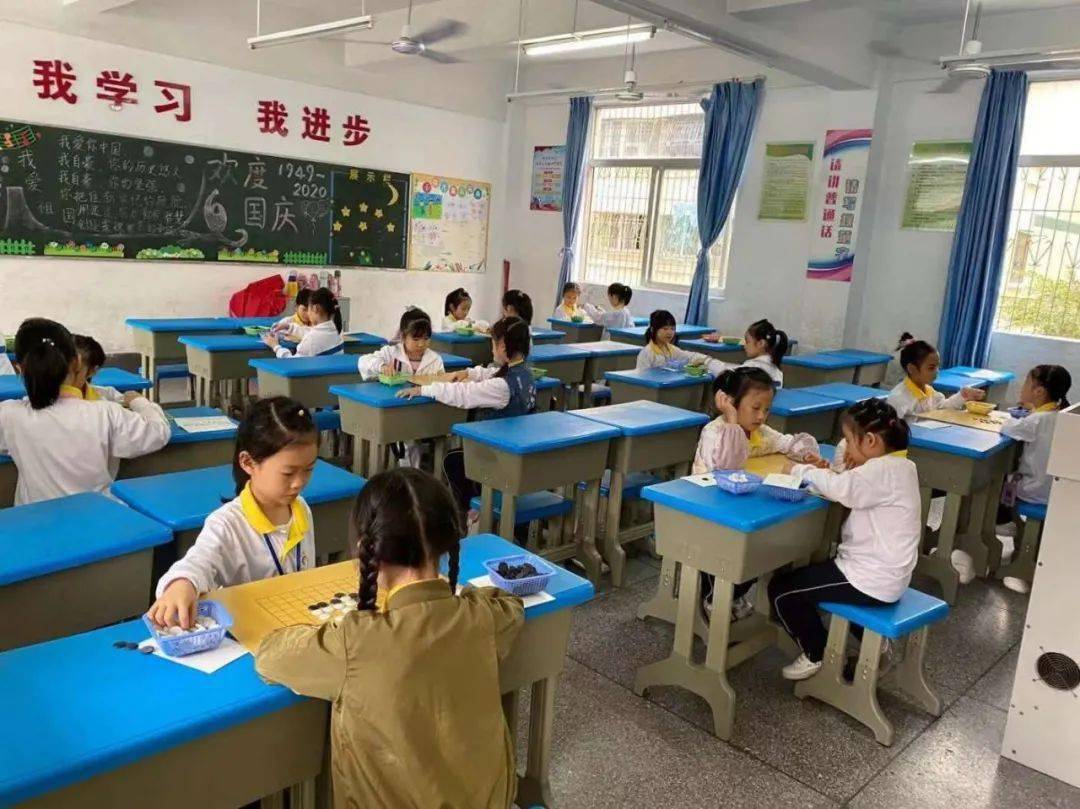 大合照～为了备战接下来的汕头市中小学生围棋锦标赛,学校举办本次校