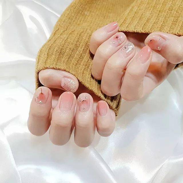 简单干净的美甲百搭不挑人