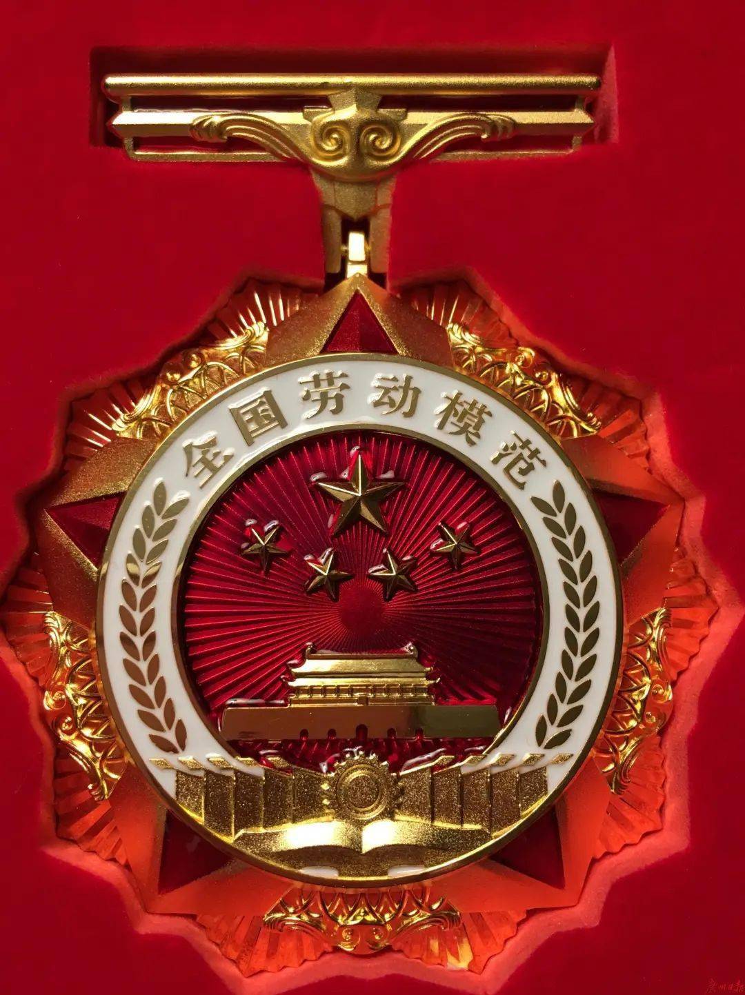 (奶牛皇后)甜品店在北京隆重举行2020年全国劳模和先进工作者表彰大会