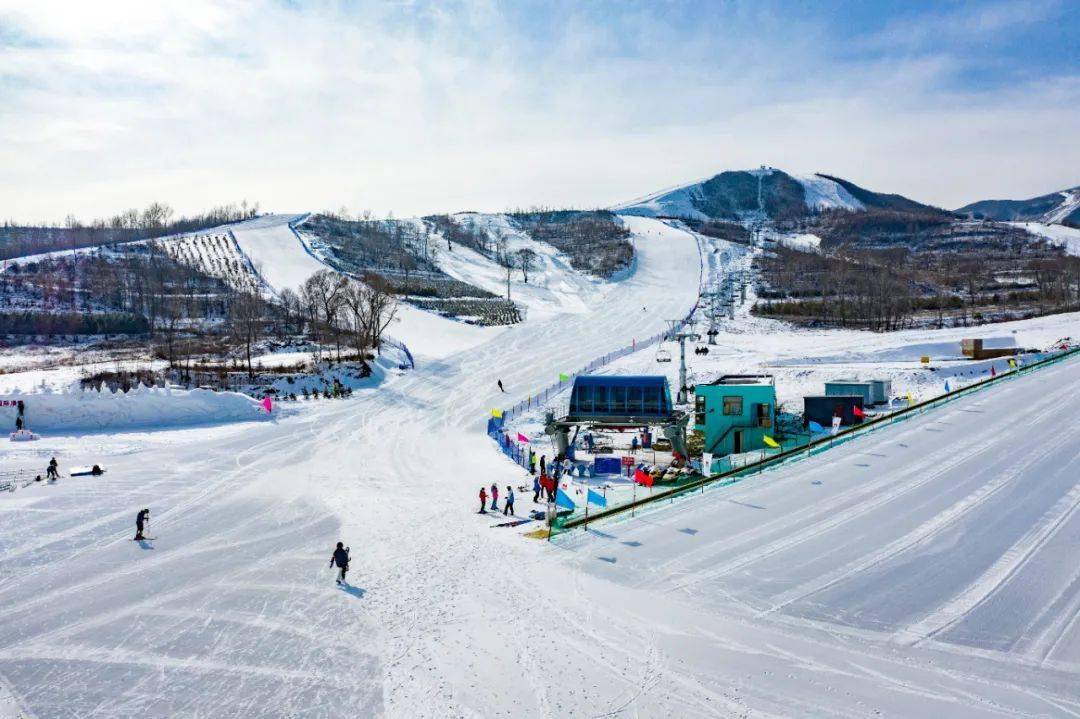 宁夏六盘山国际滑雪场图片