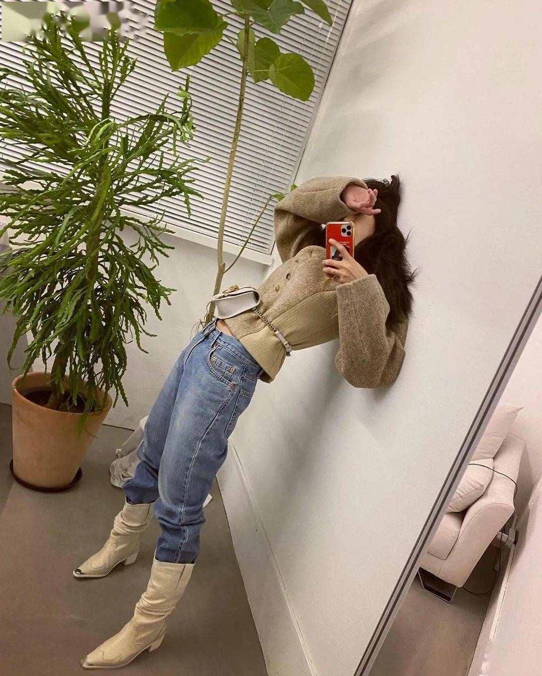 泫雅ins补更 姐姐和姐夫夜晚街拍 泫雅个人自拍 泫雅逛街小视频 也是