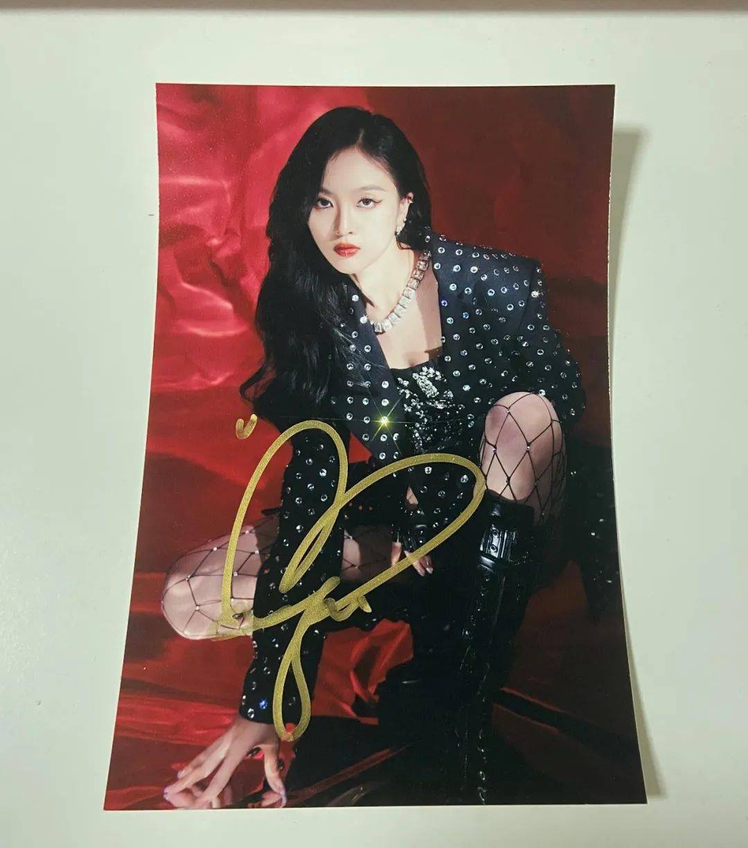 观众网送签名照可盐可甜吴宣仪