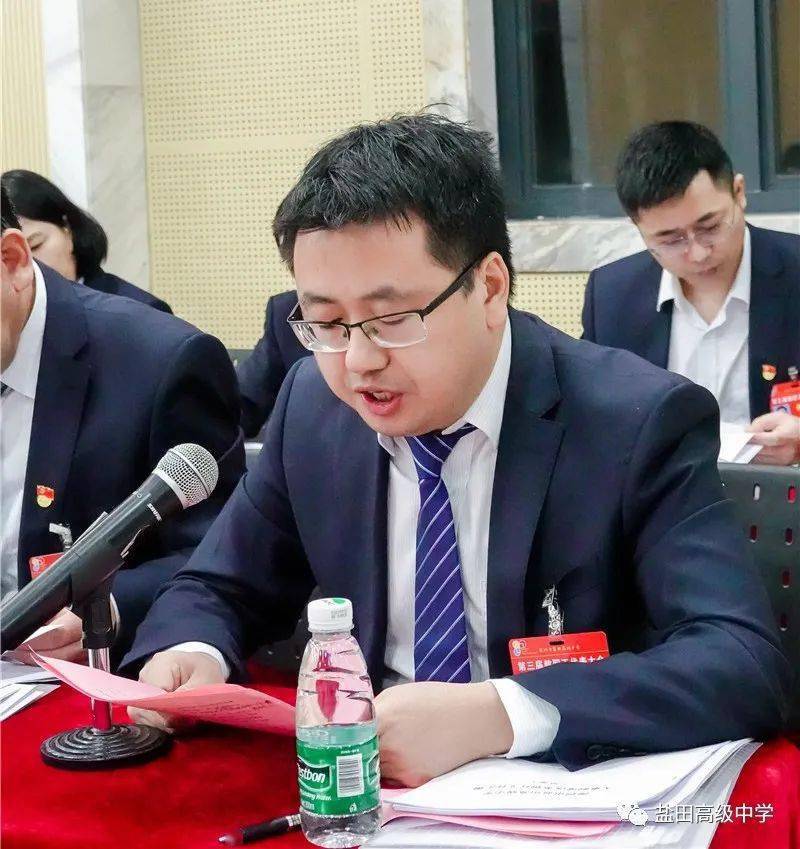 办公室刘宏亮副主任作制定修改《深圳市盐田高级中学人事制度改革聘任