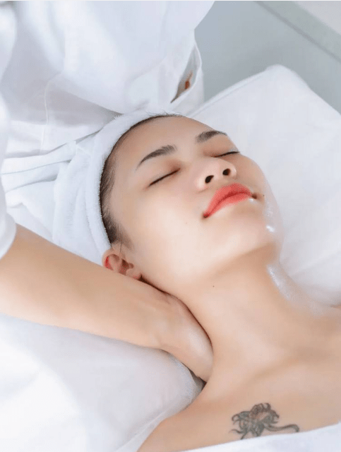 芳香世家限时特惠588元抢小气泡v脸提升面部补水肩颈理疗等项目可分开