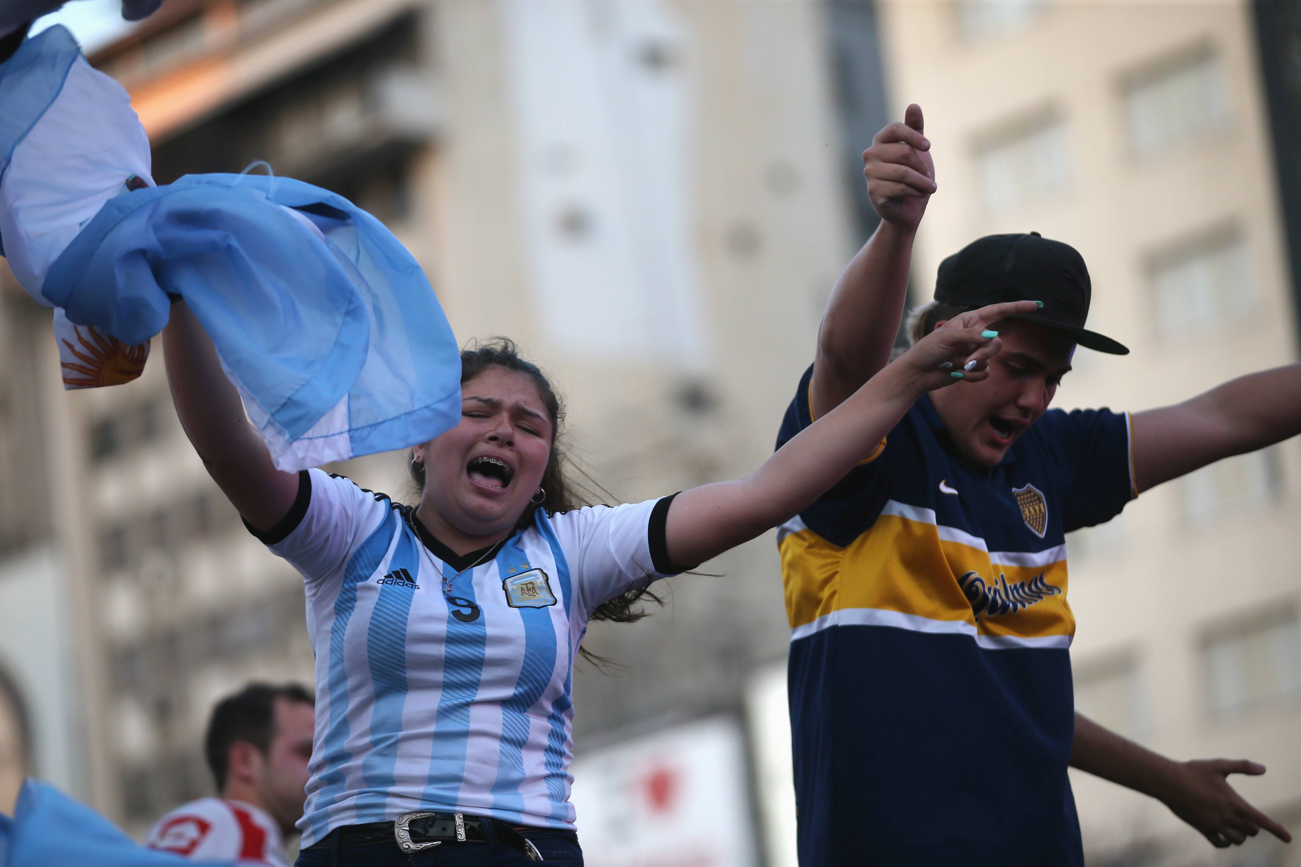 足球——球迷哀悼马拉多纳