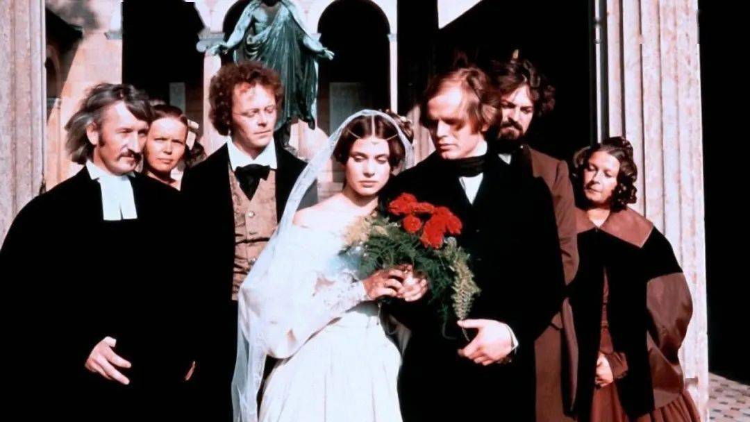 电影《春天交响曲》剧照1840年9月12日,30岁的舒曼与克拉拉在相恋四年