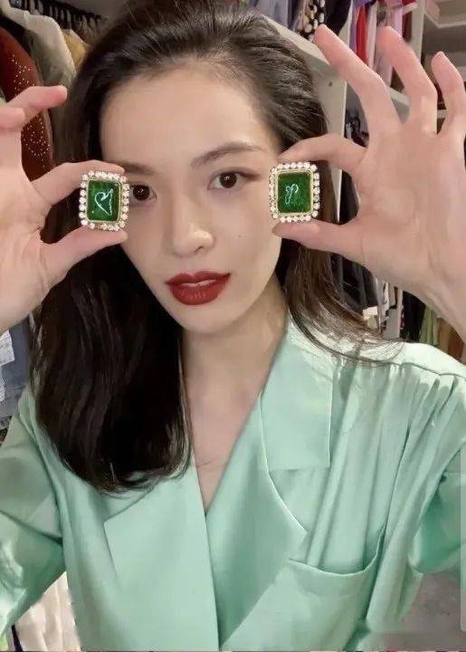 钟楚曦vlog晒超美复古耳饰,这波潮流你还不追?