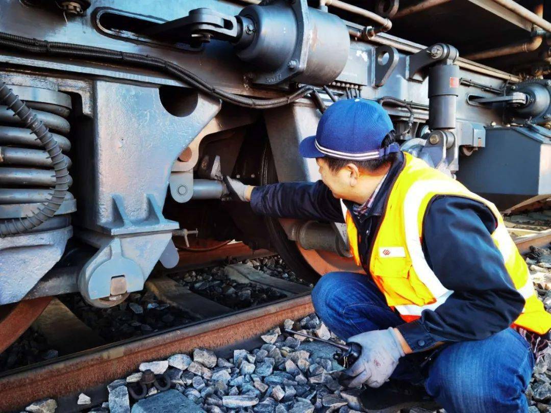 特种车辆穿冬装暖