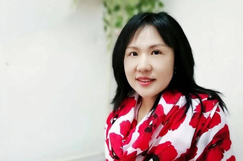 讲座简介声乐是入门容易,学习深奥的综合艺术表演学科.