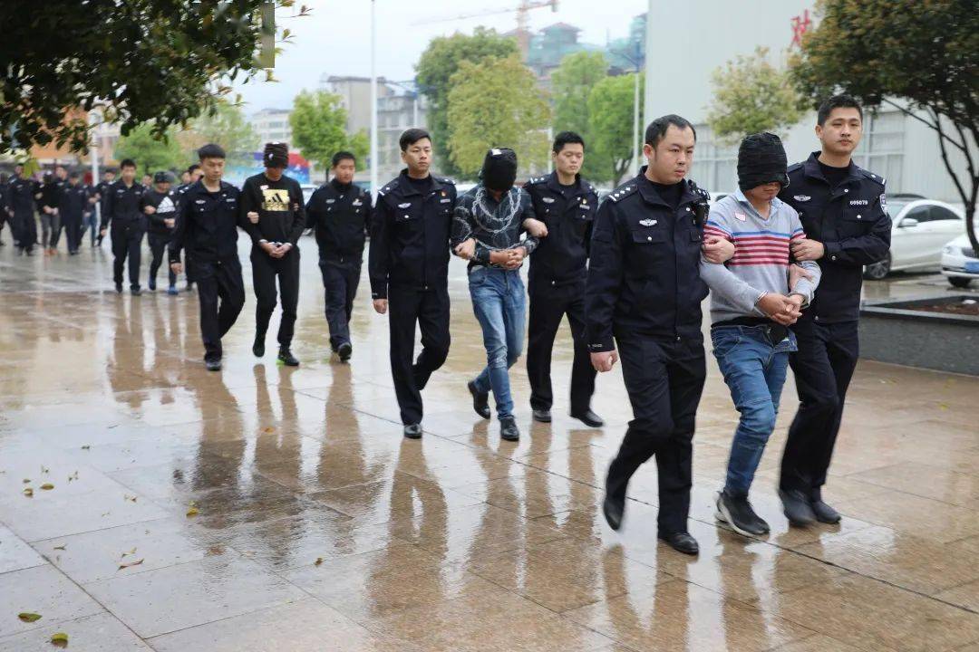 【微时光】明溪李斌:从橄榄绿到守护蓝的李警官