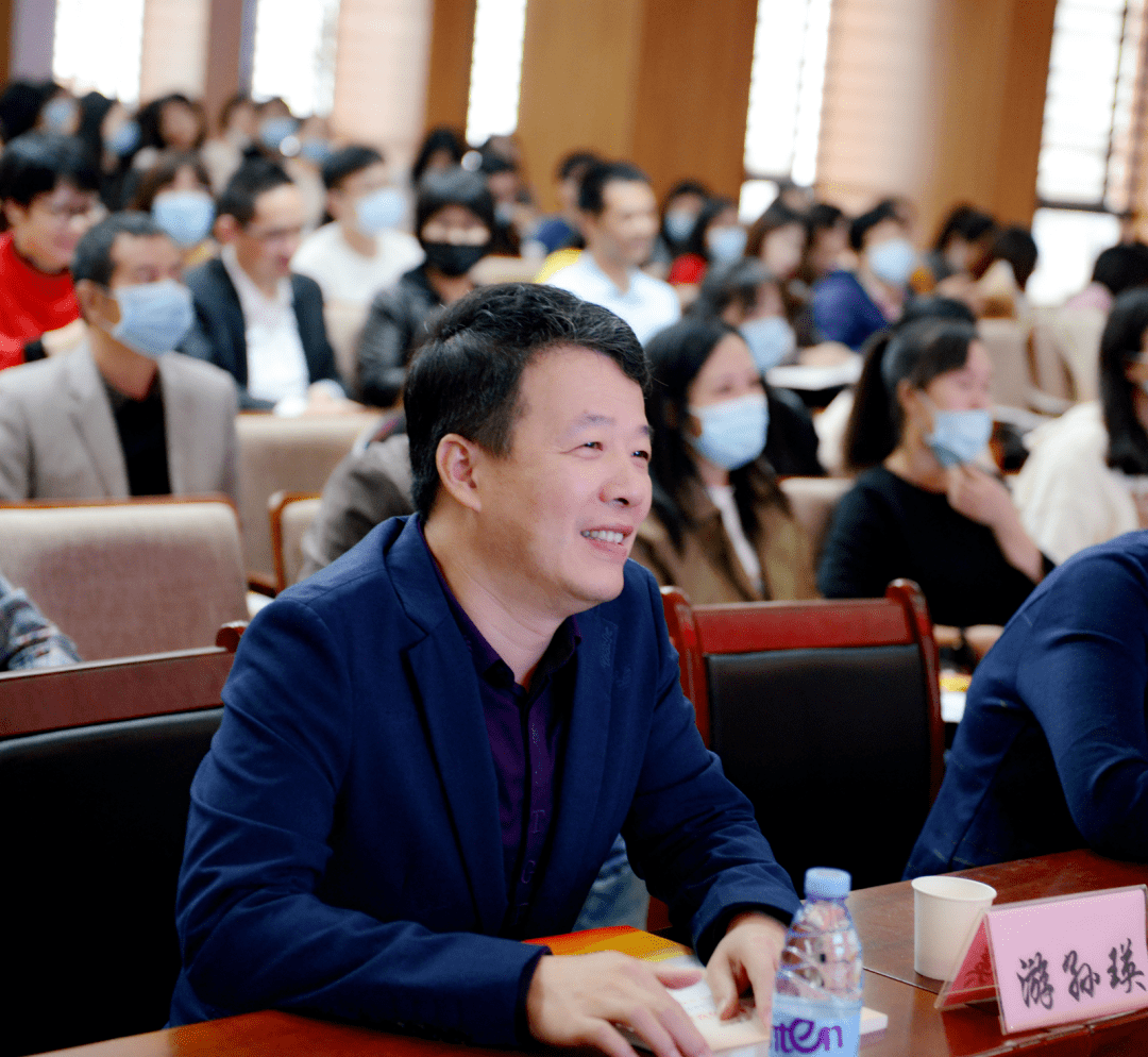 莅临现场的专家和领导有:福州市金山小学副校长林碧珍,厦门市学科带头