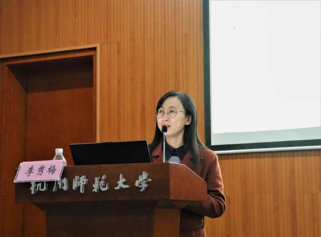 讲座伊始,李老师以学长学姐的寄语为切入点,分享了过来人对20级新生的