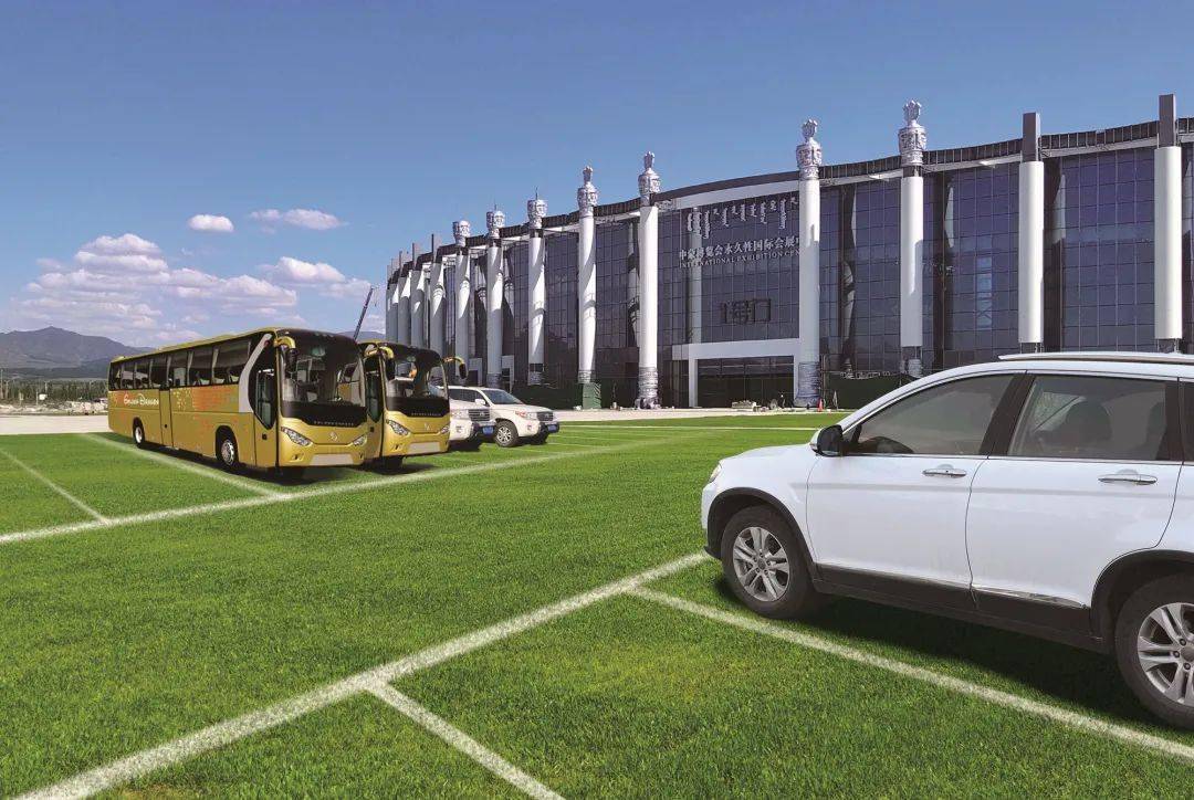 敕勒川国际会展中心停车场草坪▲蒙草种业中心停车场草坪"乡土草" "