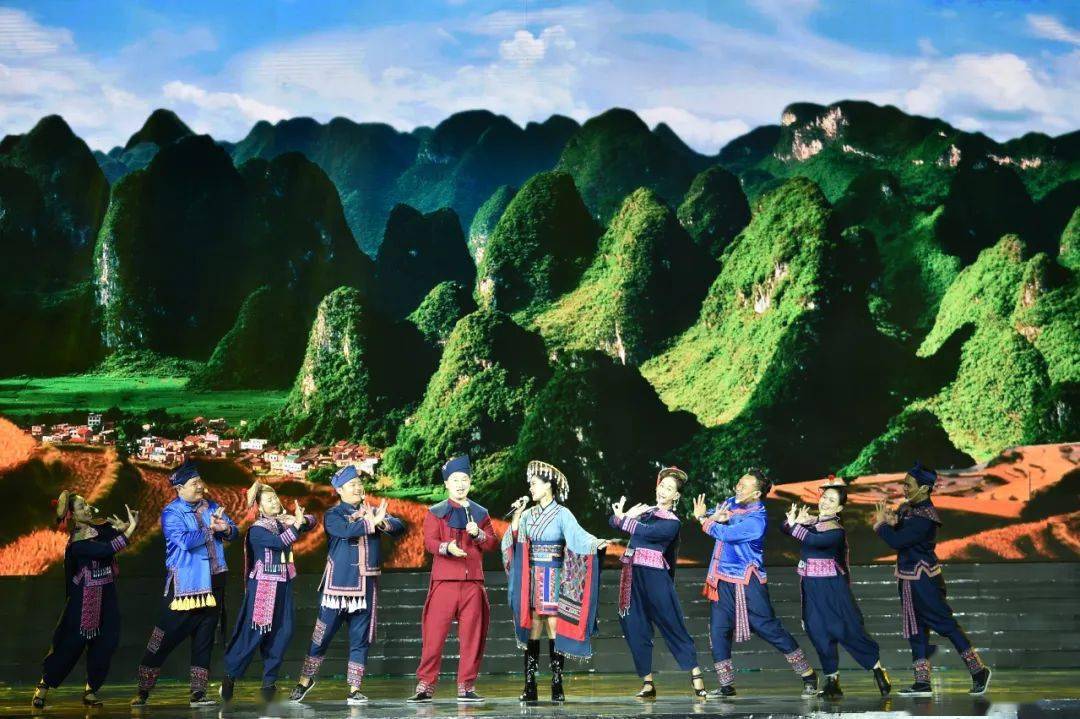 "大地飞歌·2020"初绽芳容 精彩演出绚丽舞台让人美到睁不开眼!