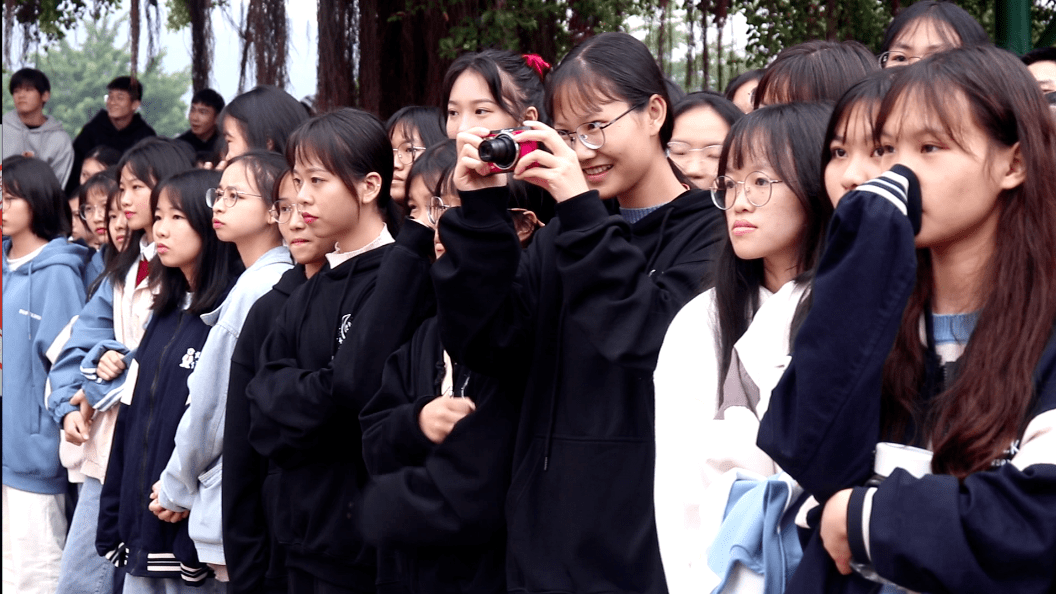 乘风破浪青春绽放直击新桥中学第十三届校园文化艺术节上