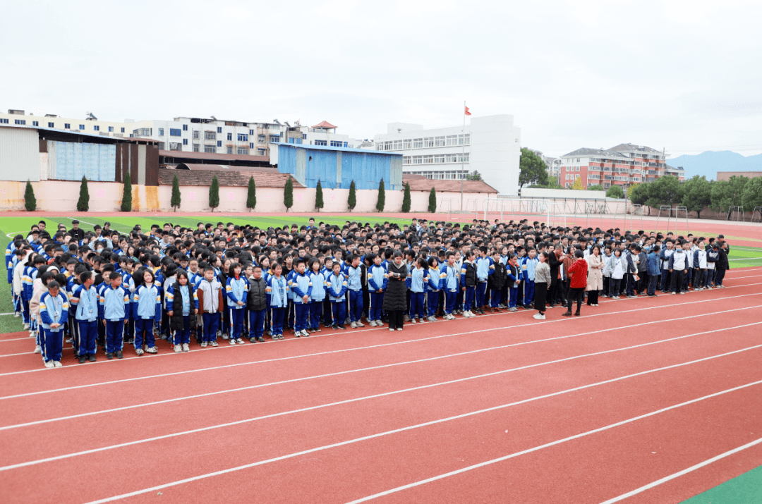 不忘初心扬帆起航灵江中学2020学年第一学期期中总结表彰大会