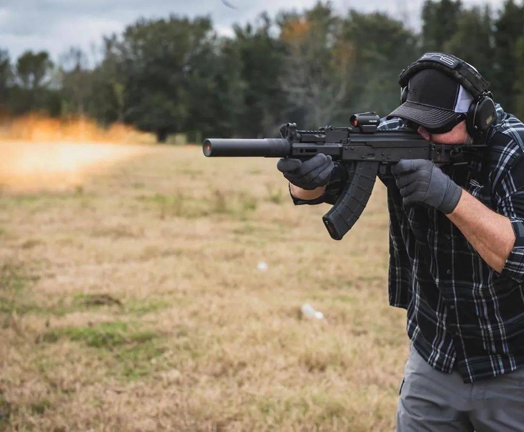 【周末靓图】学枪 玩枪 练枪 态度端正是第一位的!