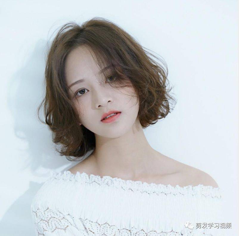 不卷你就落伍了50款短卷发造型