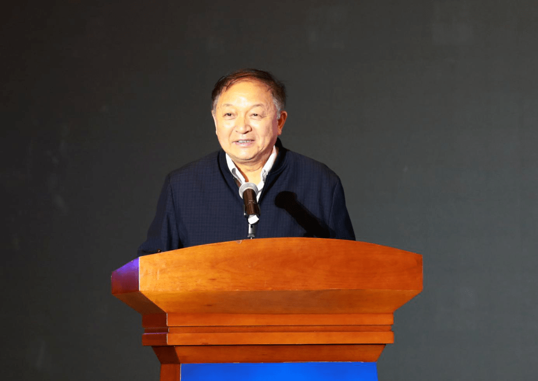 协会专家和学术委员会副主任李中浩讲话▲授牌仪式年会期间,资源