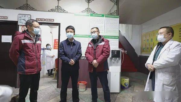 唐华栋先后来到县城八角街紫苑生活超市,东安神农中医