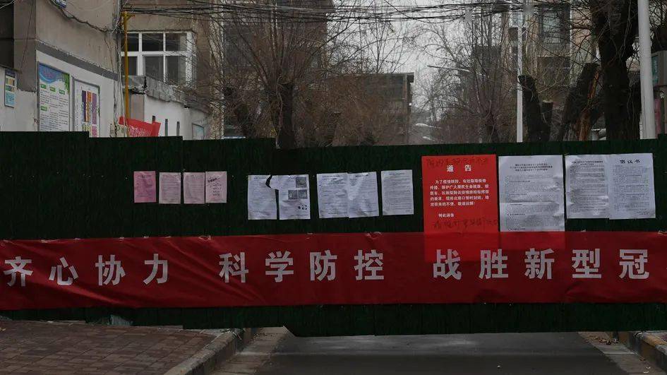 23时,范县杨集乡李桥村卡口day182月10日,濮阳市首例新冠肺炎患者治愈