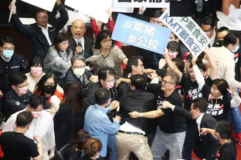 根据数据分析网站分析,台湾政党总声量以国民党56