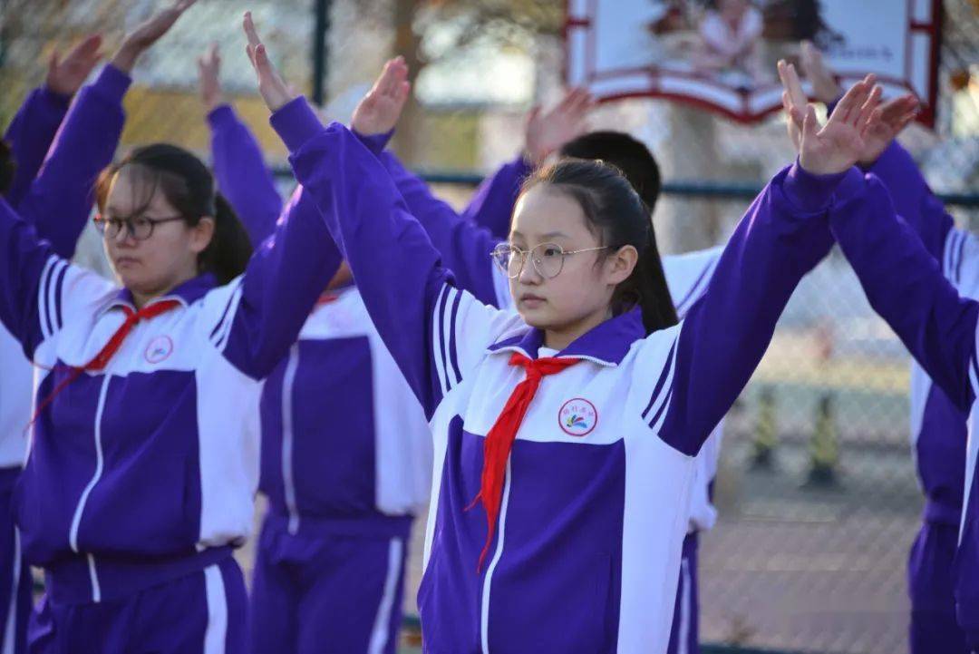 在这里我们展翅飞翔记杨村五中七年级课间操比赛