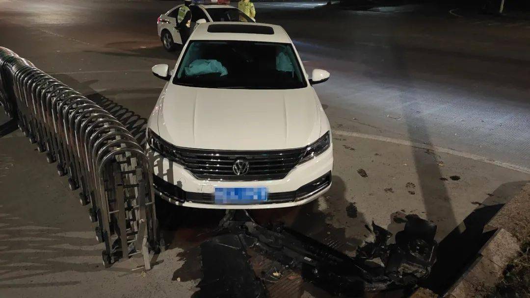 凌晨1点平阳车祸新车烂了还要坐牢