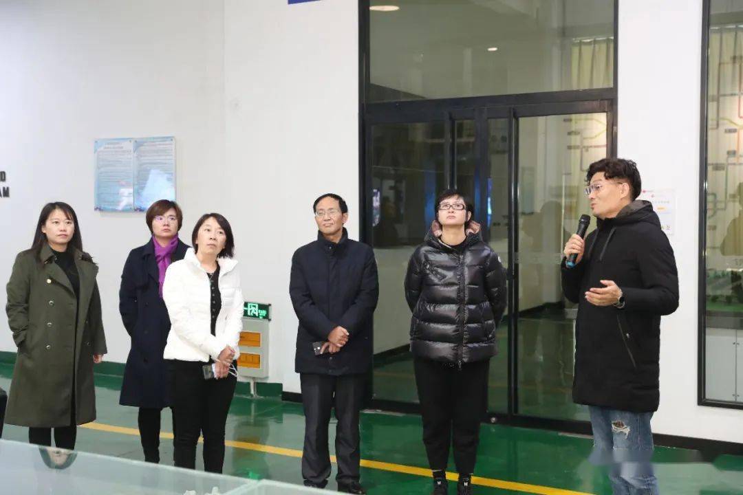 大连科技学院董事长高小涵一行来校参观访问