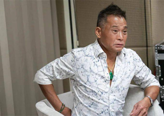 64歲香港功夫明星鄭家生接受專訪頭髮花白略顯老承認體力變差演打戲