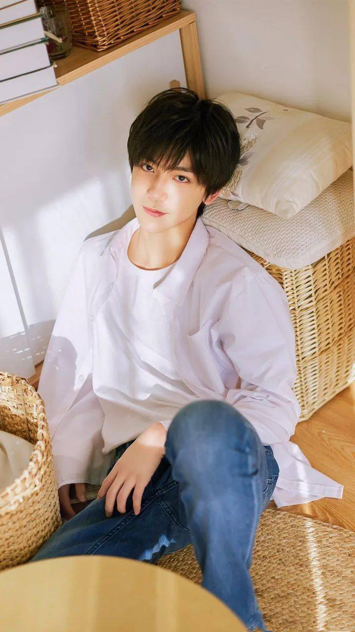 手机壁纸李天泽