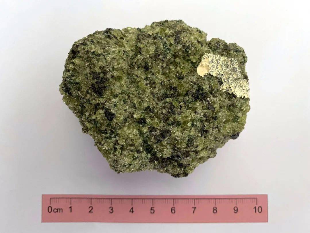 纯橄榄岩结晶程度图片