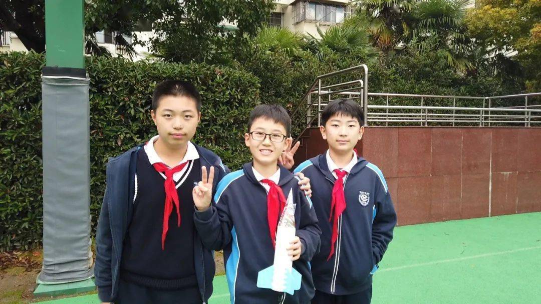 西南位育中学初一年级科技节水火箭比赛:一飞冲天 成就梦想