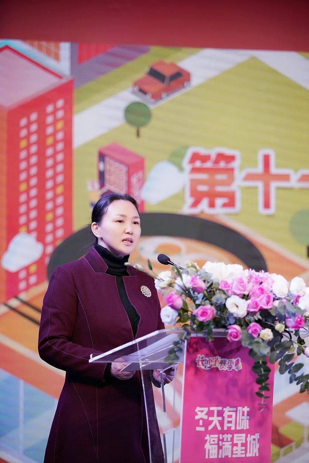 长沙县人民政府副县长黄泽红介绍本届购物消费节主体活动.