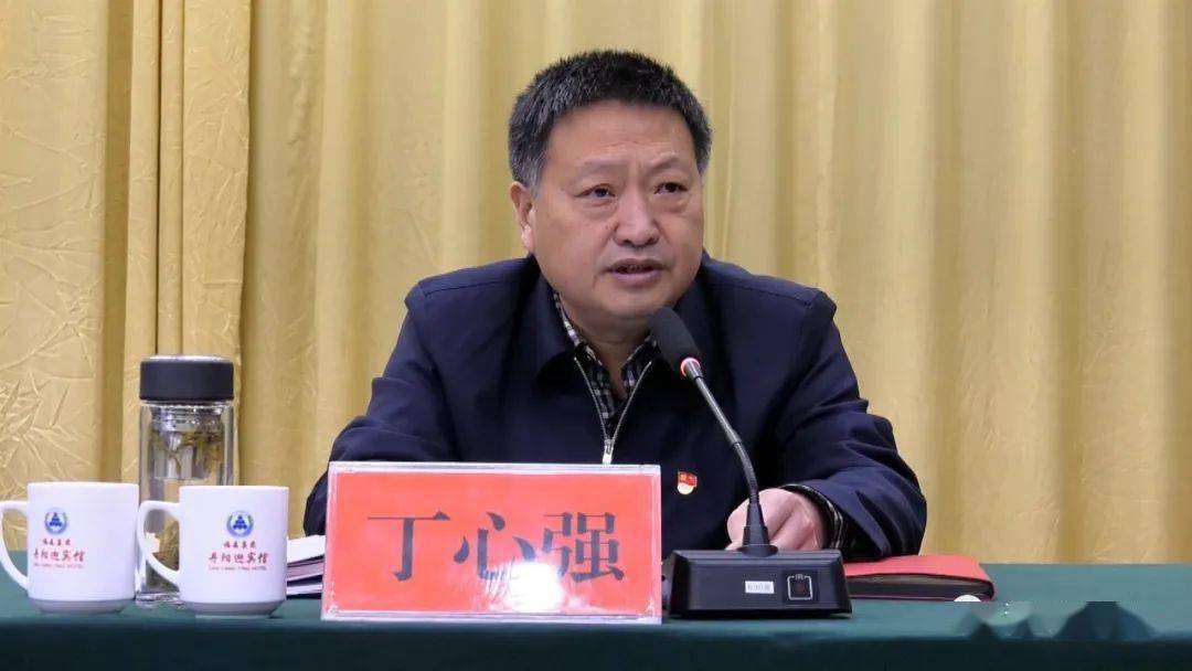 我县召开村社区两委换届工作推进会